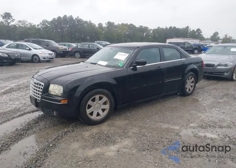 2005 Chrysler 300 Touring z USA, uszkodzony, nr VIN 2C3JA53G15H594533